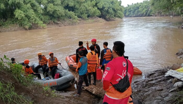 Tim SAR Gabungan Sisir Bengawan Madiun, Lanjutkan Pencarian Pemuda Hanyut