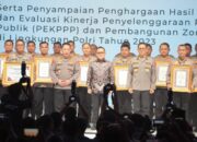 Kapolresta Tangerang Terima Penghargaan Pelayanan Publik