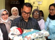 Momen Haru Pilar Saga Gendong Bayi yang Lahir dari Ibu ODGJ, Langsung Beri Nama Penuh Arti