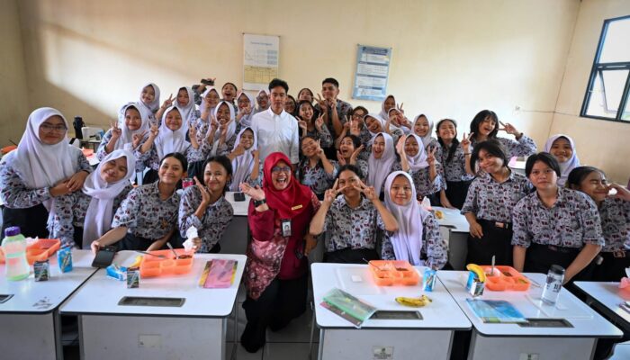 Wapres Tinjau Makan Bergizi Gratis di SMKN 3 Tangerang