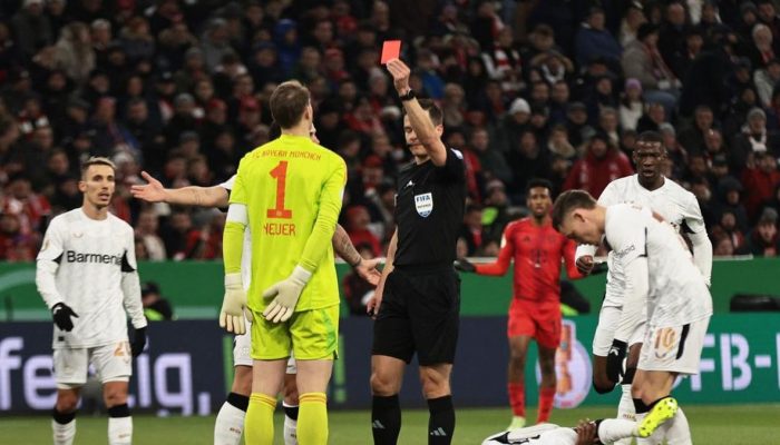 Neuer Menyesal Dapat Kartu Merah, Bayern Tersingkir dari DFB Pokal