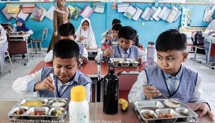 Program Makan Bergizi Gratis Disambut Gembira Siswa di Kota Tangsel