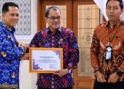 Terus Berkomitmen Jalankan Program CSR, PERUMDAM TKR Raih Penghargaan