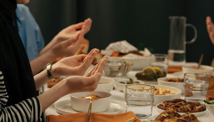 Hindari 6 Jenis Makanan dan Minuman Ini Saat Sahur Biar Puasa Makin Lancar